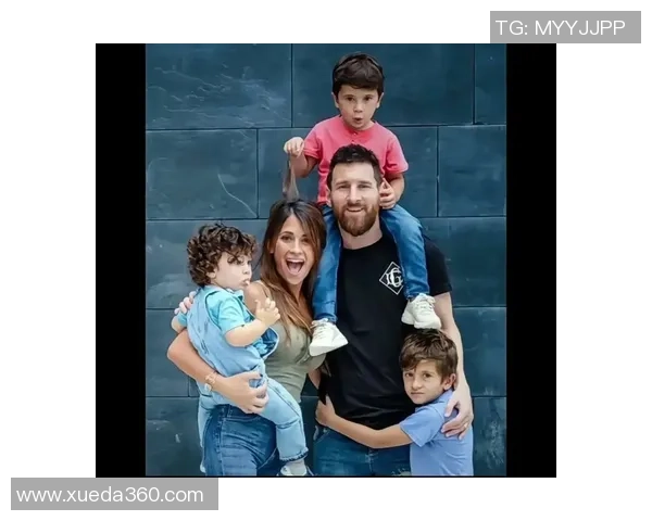 足球明星为女儿传授足球技巧的温馨瞬间与亲子互动故事